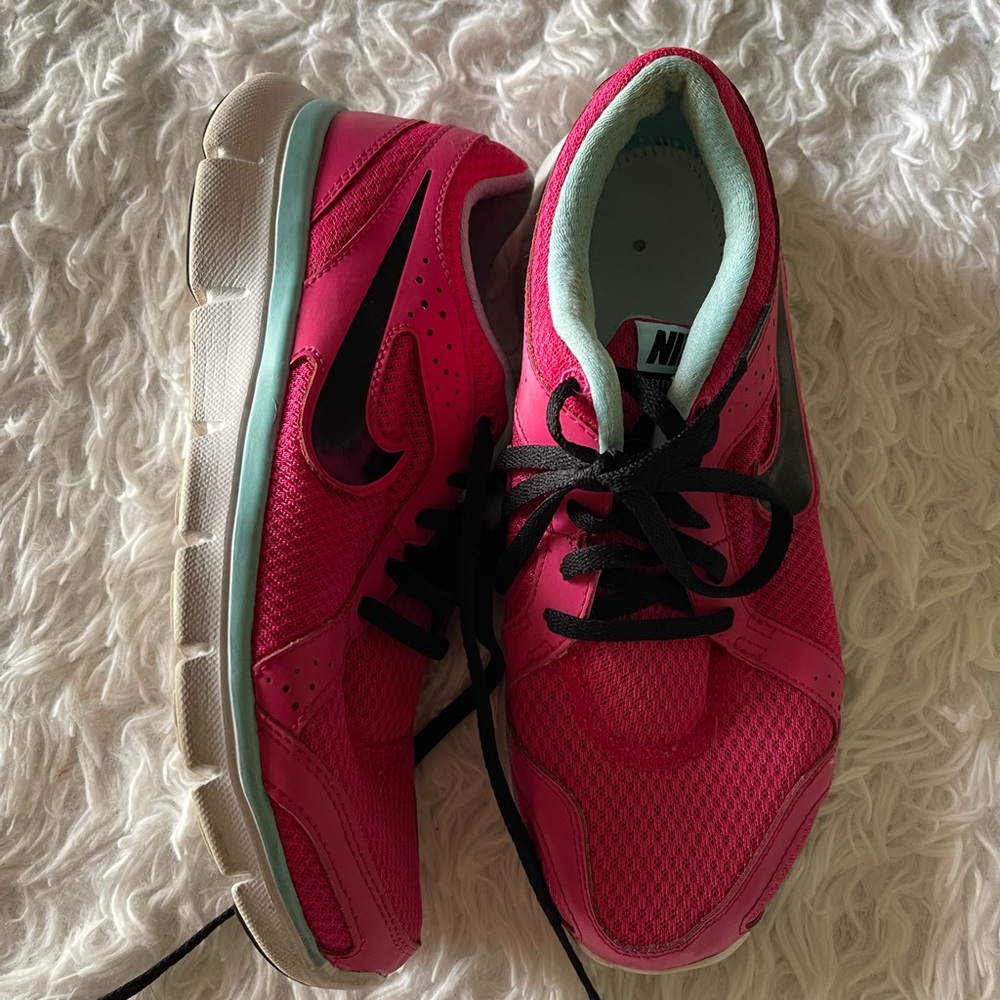 Pink Nike Flex Experience